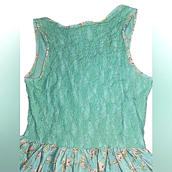 Vintage Rue 21 lace peplum sleeveless top size M - Picture 4 of 7